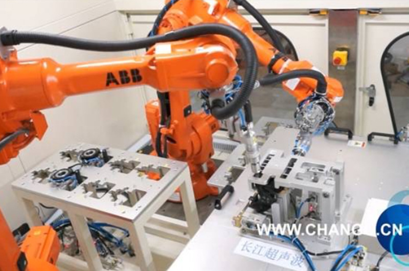 方向盤罩機器人工作站